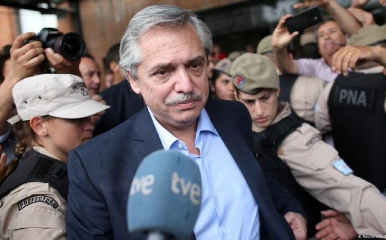 Fernández se impone con 47, 24 % de los votos a Macri en los resultados provisorios en Argentina