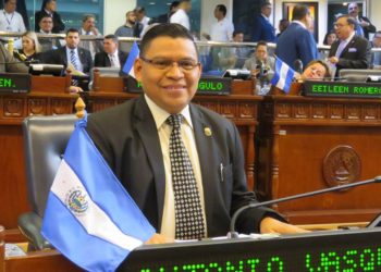 Jefe de fracción de GANA califica con 5 de nota gestión de Norman Quijano