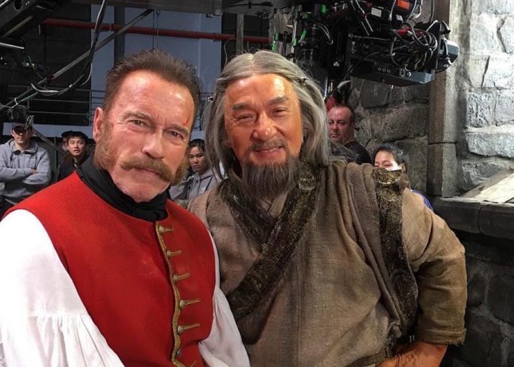 Arnold Schwarzenegger comparte una fotografía con su «héroe» Jackie Chan