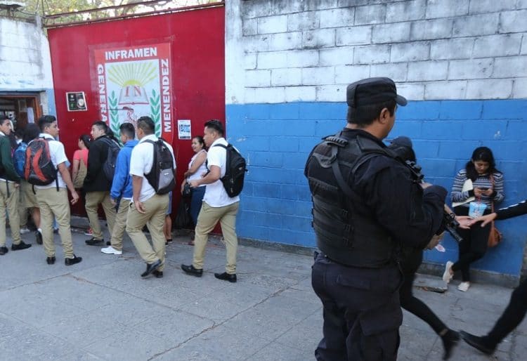 PNC custodia traslado de PAES y dará seguridad a los estudiantes el día de la prueba