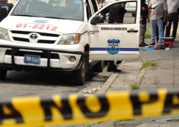 Hombre evita asalto y mata a delincuente en centro de San Salvador