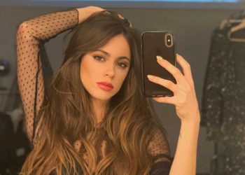 (VIDEO) Tini Stoessel canta con cucarachas caminando cerca de sus pies