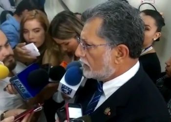 Diputado Hándal sobre arresto de exministro Figueroa: “Ojalá no les vaya salir el cohete soplado”