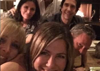 Detractores de Jennifer Aniston aseguran que vieron cocaína en la primera foto de la actriz en Instagram