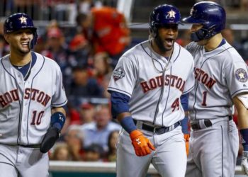 Astros apalea a Washington en el quinto de la Serie Mundial y acarician el título