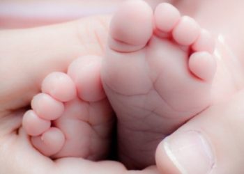 Una mujer de 75 años y con solo un pulmón da a luz a una bebé en la India