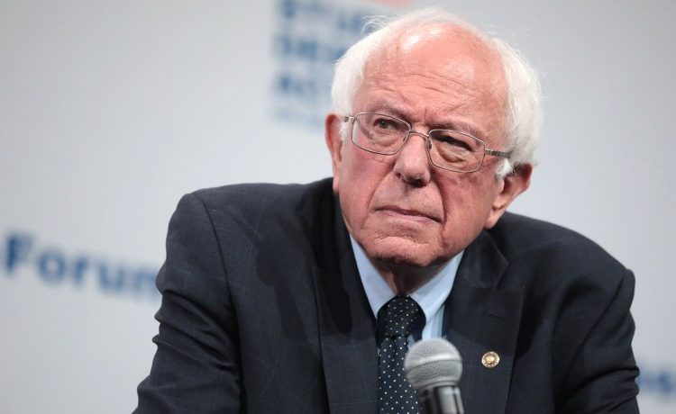 Realizan operación cardíaca de emergencia al senador Bernie Sanders