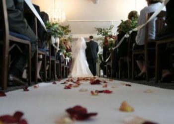 Mujer perdona a su novio por violar a dama de honor un día antes de la boda