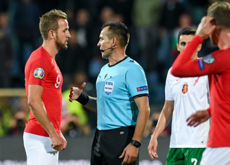 Renuncia el presidente de federación búlgara tras insultos racistas a jugadores ingleses