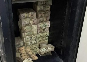 En Hong Kong un estafador roba más de 714.000 dólares gracias a una caja de seguridad con puerta oculta