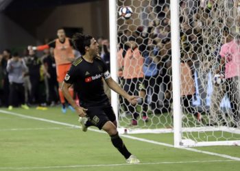 El mexicano Carlos Vela rompe el récord de goles en la MLS con un hat-trick