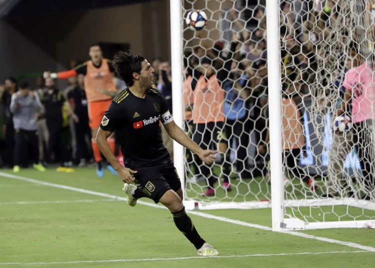 El mexicano Carlos Vela rompe el récord de goles en la MLS con un hat-trick