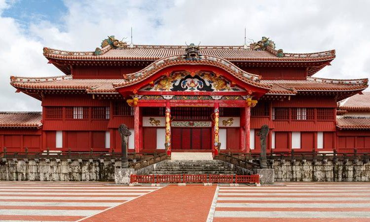 (VIDEO) Se incendia el castillo Shuri en Japón, joya de 600 años y patrimonio de Unesco