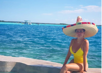 Celia Lora eleva la temperatura con provocativo escote