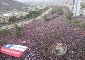 Presidente Piñera anuncia un cambio de Gobierno tras la histórica marcha en Chile