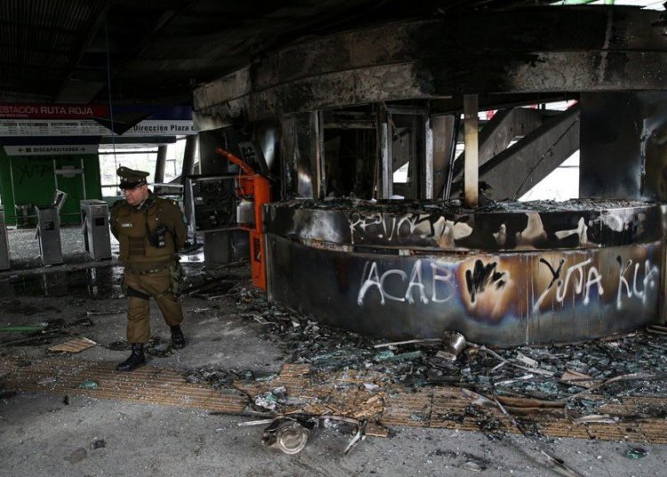 (VIDEO) Se eleva a once los muertos por disturbios y protestas violentas en Chile