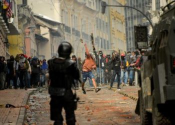 Aumenta a 15 el número de muertos y más de 900 detenidos por violentas protestas en Chile