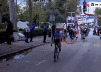 (VIDEO) Aficionado provoca aparatoso accidente a ciclistas del Tour de Croacia