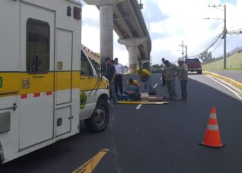 Mujer se suicida tras lanzarse de paso a desnivel en redondel Naciones Unidas