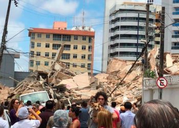 (VIDEO) Al menos un muerto y tres rescatados tras el derrumbe de un edificio residencial en Brasil