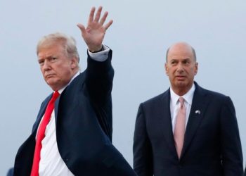 Trump prohíbe a embajador testificar en el Congreso sobre caso de Ucrania