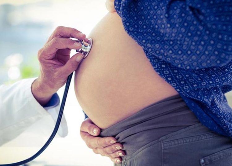 Queda embarazada de su hijo número 22 después de haber prometido no tener más hijos