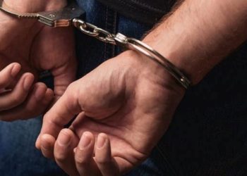 En motel capturan a dos policías que en estado de ebriedad protagonizaban una pelea