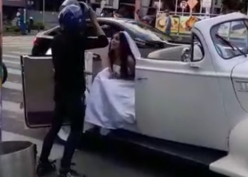 (VIDEO) Hombre le súplica perdón a su exnovia que va a la iglesia a casarse