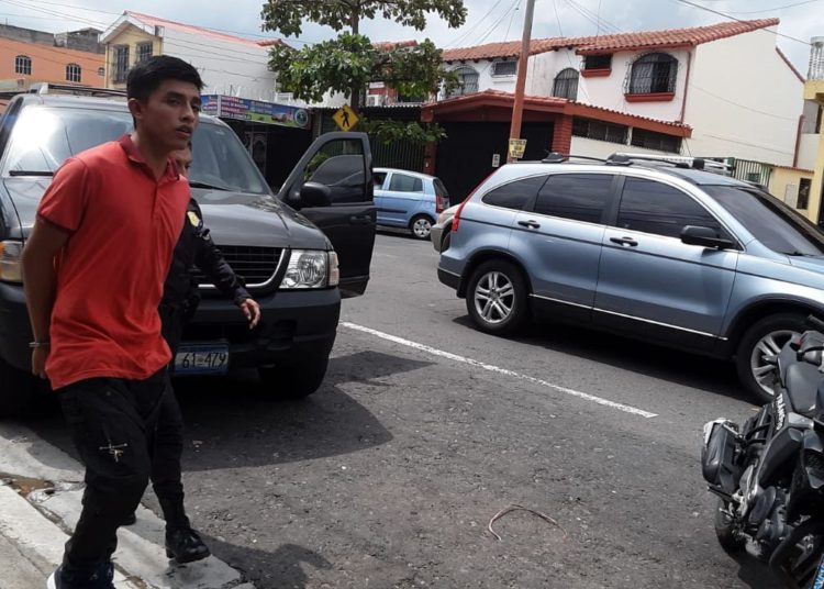 Videovigilancia en Santa Tecla permite recuperar camioneta robada y detener a los asaltantes