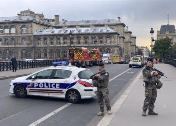 El asesino de los policías en París se había convertido al islam y escuchó voces la noche anterior al crimen