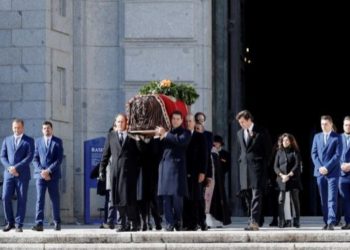 Exhuman los restos del dictador español Francisco Franco en España