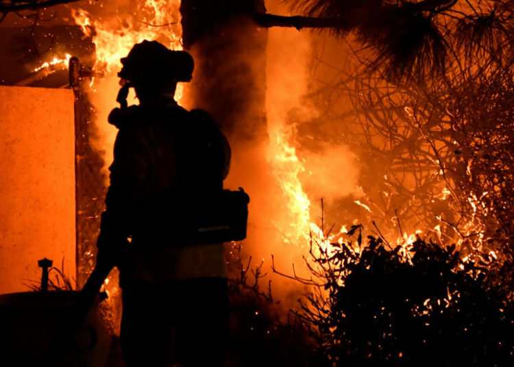 Unas 50 mil personas fueron evacuadas por incendios en California