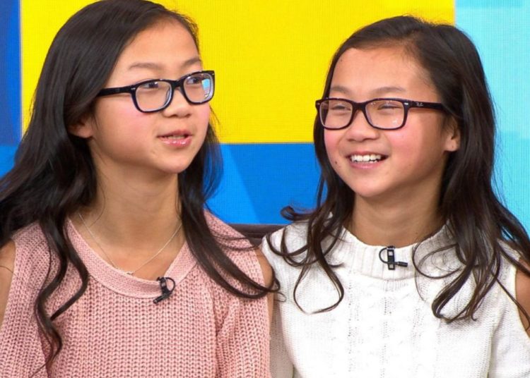 Padres descubren que su hija adoptiva tiene una hermana gemela