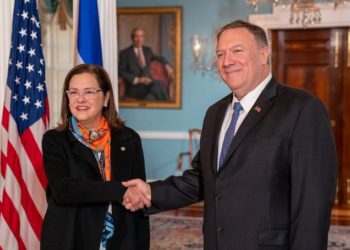 Canciller Hill Tinoco pide en EE.UU. solución permanente para salvadoreños amparados en TPS