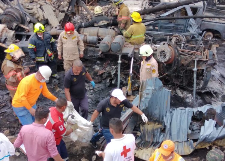 (VIDEO) Se confirma la muerte del conductor del camión cisterna que chocó y explotó este domingo