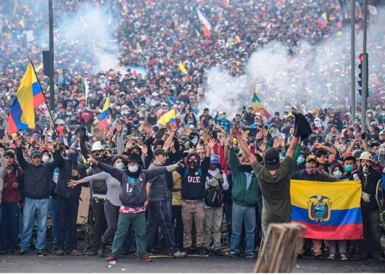 (VIDEO) Presidente de Ecuador revisará el decreto que eliminó el subsidio a los combustibles