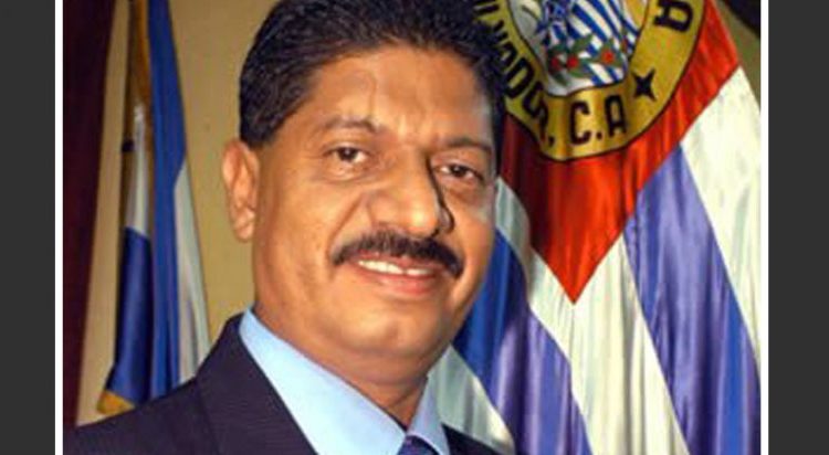 Decretan orden de detención a exalcalde de Santa Ana, Orlando Mena, por violación sexual de una menor