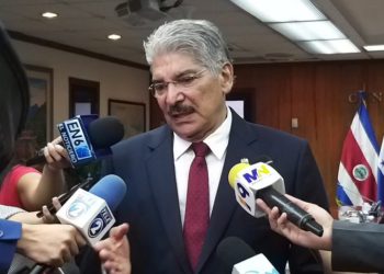 «Si no se presenta a la comisión lo mandarán a traer amarrado», dice Quijano sobre caso director de Tejido Social