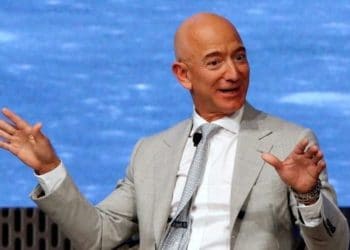 Revista Forbes mantiene a Jeff Bezos como el hombre más rico del mundo