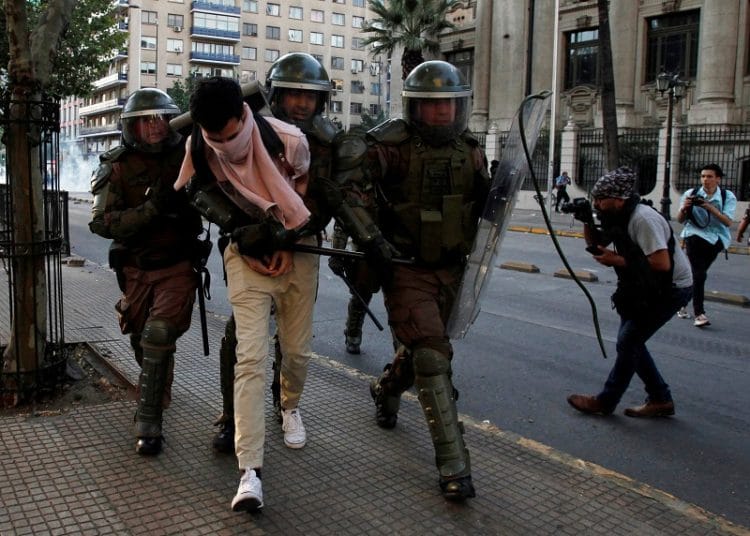 Piñera decreta el estado de emergencia en Santiago de Chile tras las violentas manifestaciones