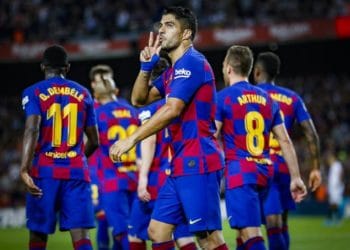 (VIDEO) El Barcelona goleó al Sevilla con un golazo de chilena de Suárez y otro de Messi de tiro libre