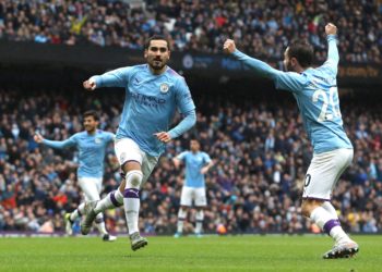 El Manchester City vence al Aston Villa y se acerca al líder Liverpool