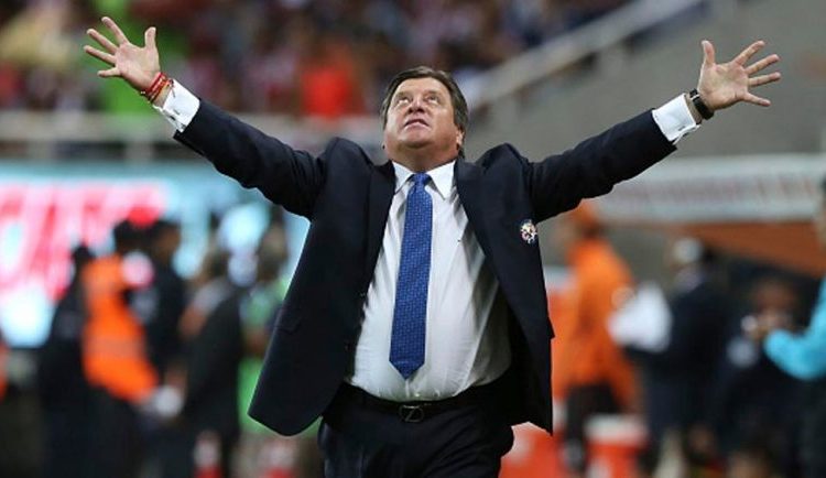 El insulto homofóbico de Miguel Herrera que le puede costar el castigo más severo de su carrera