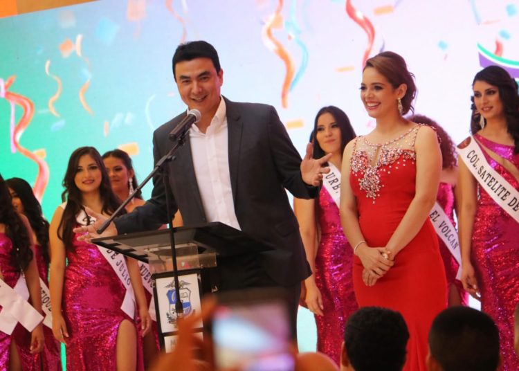 Alcalde de San Miguel presenta a candidatas a reinas del Carnaval de San Miguel