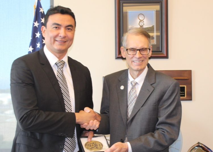 Miguel Pereira buscar acuerdo de seguridad con alcalde de Aurora de los EE.UU. 