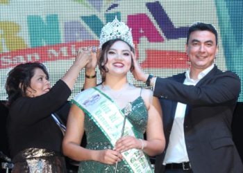 Lilian Alas fue coronada como reina del Carnaval de San Miguel en Aurora, Colorado