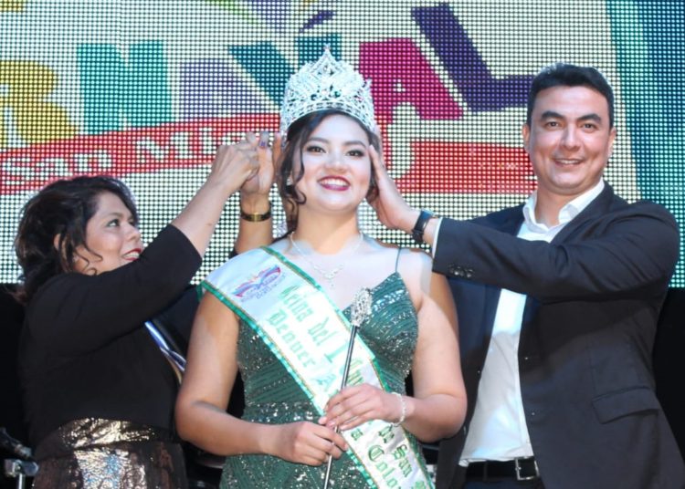 Lilian Alas fue coronada como reina del Carnaval de San Miguel en Aurora, Colorado
