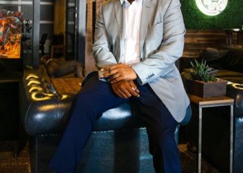 (VIDEO) Mike Tyson sigue temible y veloz a los 53 años