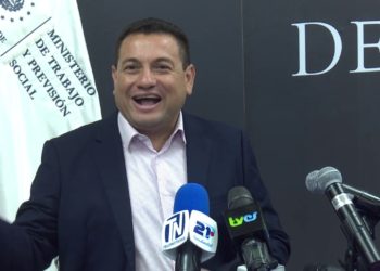 Ministro Castro asegura que cierre de restaurantes Míster Donut ha sido por incumplimiento a la ley