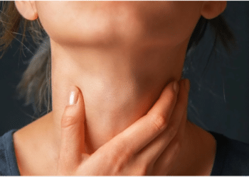 Por haberse tragado una moneda adolescente queda muda por 12 años